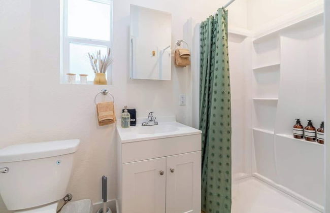 Charming Family 2BR Midtown Reno - Pets Welcome - Photo 8