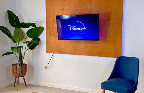 The Botanical Retreat, King Comfort & Poolside Peace - Photo 14