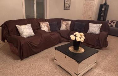 Downstairs oasis - Photo 4