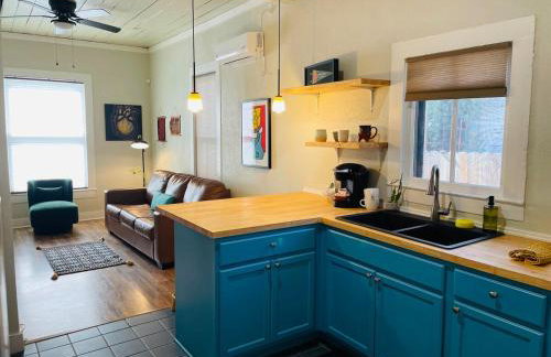 The Eastsider near Frost Bank Center Alamodome Convention Center and more - Foto 11