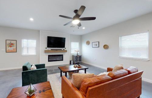 Secluded home with firepit, gas grill, central AC, game room, W/D - Foto 3