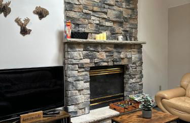 Pocono Hideout Family Home with Hot Tub Deck Sunroom Pool Big Bass Lake Larsen Lake Gouldsboro Clifton Township - Foto 16