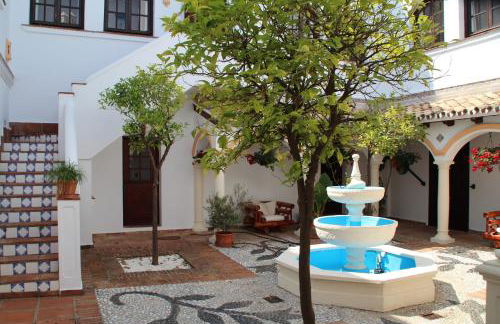 Paradisiacal Villa in Benahavís with Jacuzzi and Private Pool - Photo 23