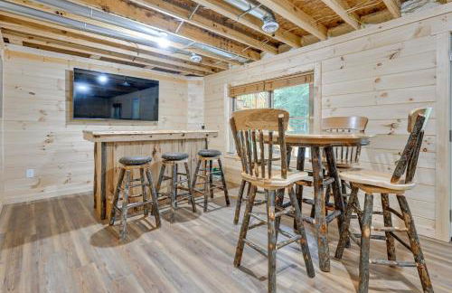 Adams Cabin with Game Room and Fire Pit - Foto 12
