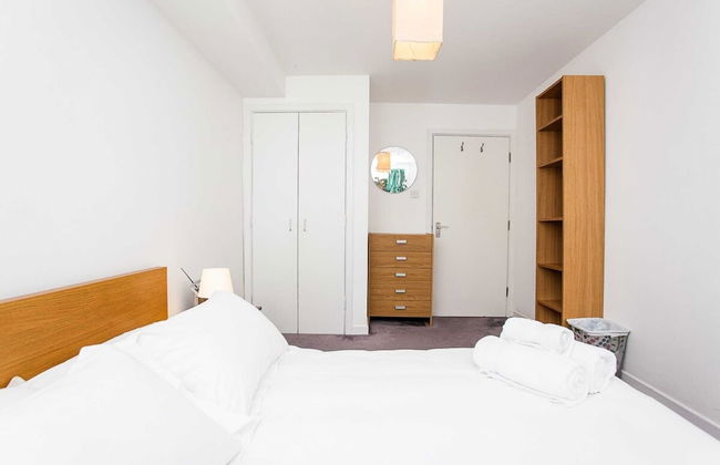 Charming Peaceful 2 Bed with Parking and Garden - Photo 6