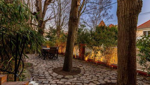 Art & Curiosity Cabinet Style Appartement with Paris view, Villa des Ammonites - Foto 2, Garden