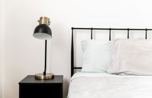 Mid-Century Modern Home Near Downtown with Free Parking - Foto 29