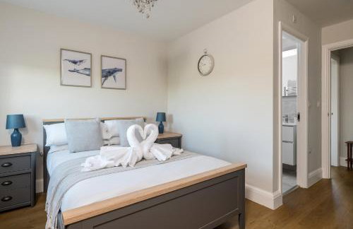 Modern 4-Bed Family Home with 5 Beds & Parking - Foto 22