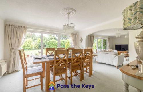 Detached countryside family home, set in extensive private gardens, with a hot tub - Pass the Keys - Photo 11