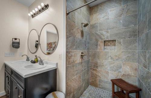 Melody Ridge Downtown with Fast WiFi, King Suite, Soaking Tub - Foto 15