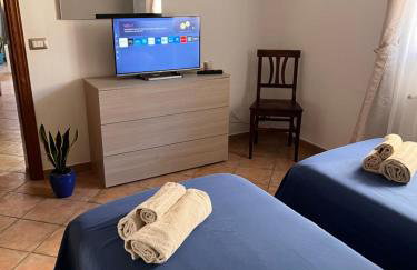 Un passo dal Mare - 50m from the Sea, with Garden, AC & WiFi - Foto 21
