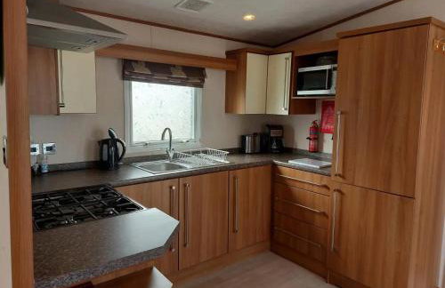 Cosy Caravan With Side Decking At Felixstowe Beach Holiday Park Ref 55012Sw - Foto 6
