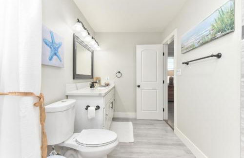 Sunset Island 3 Level Home on the Water sleeps 10 - Photo 38