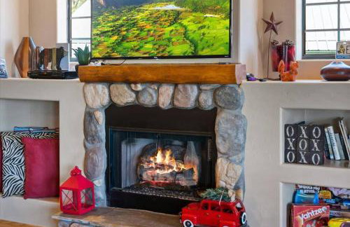 Cabin with Wild Horses, Fireplace, Dog Friendly & StarLink - Foto 2