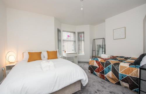 Modern 4 Bedroom House Sleeps 10 Free Parking Liverpool - Foto 57