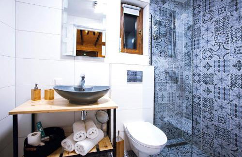 Drewniane domki z prywatnym jacuzzi i widokiem na Góry - Klimatyczny Kompleks w Górach Izerskich #Widogruszka - Photo 46