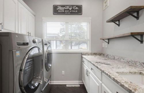 Eagle Lake Paradise! Close to ND! Sunset! Hot Tub! - Foto 70