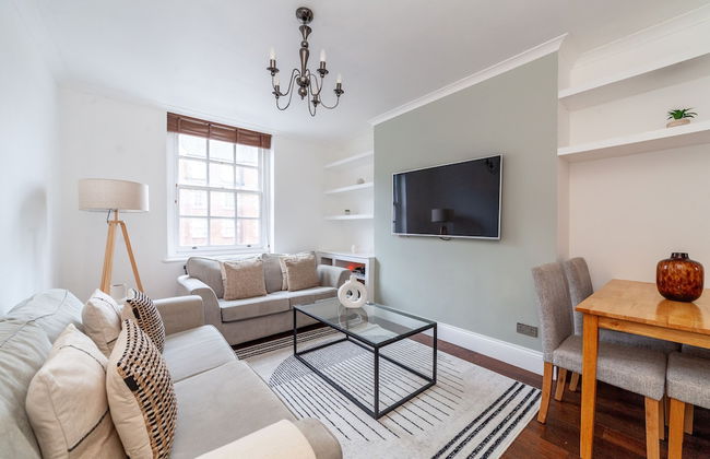 3 Bed Apartment in St John’s Wood - Photo 1