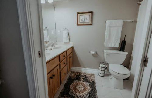 Stylish City Condo Near Top Restos & Nightlife - Foto 35