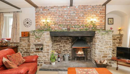 Field Cottage - Photo 3