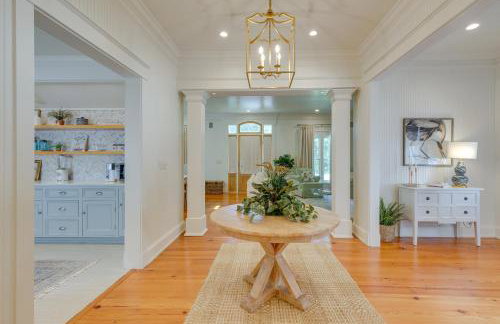 Luxe Fairhope Home with Covered Patio Walk to Bay - Foto 5