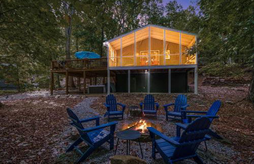 Modern w Fire Pit Deck, Grill & Hot Tub - Foto 26
