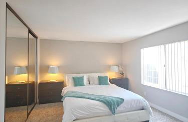 Skyline Escape 1-Bedroom with Balcony and Roof-Top Pool - Foto 11