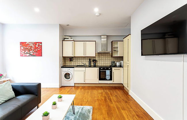 Modern Clapham Apartment - Photo 8