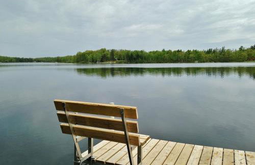 Lakefront Cabin with Private Dock Boat, Fish and Swim - Foto 5