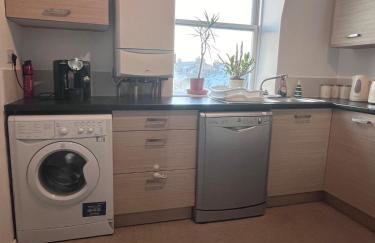 Spacious 2 bedroom flat nearby train and bus station - Foto 16