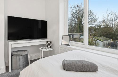 Lovely 4b Stay- Ideal for Contractors & Families - Photo 14