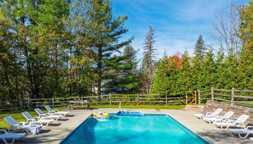 Mins to Hunter Mountain • Sleeps 36 • Pool Spa Games Bar Cozy Peaks Lodge by AvantStay - Foto 2, Other
