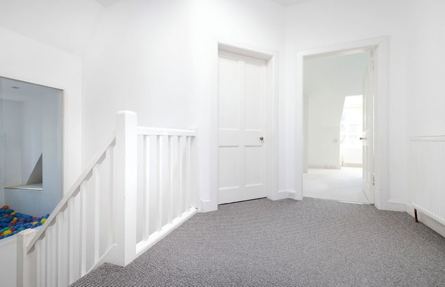 Delightful 3-bed Flat with Parking - Foto 4