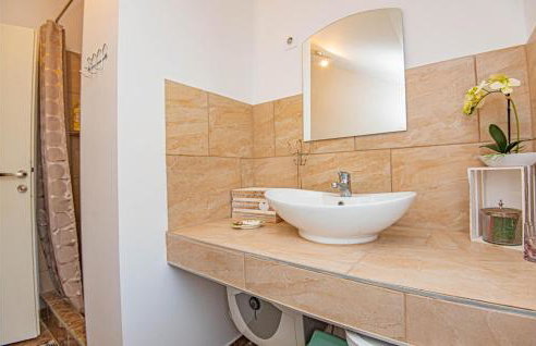 5 Bedroom Lovely Apartment In Raslina - Foto 29