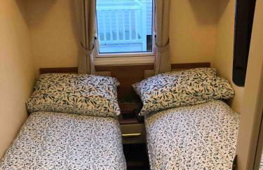 Two x 6 Berth static caravan on Lyons Robin Hood Rhyl North wales - Photo 11