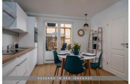 Apartment Leinetal mit Kamin & Kaminholz, 1-3 Personen , Schlafzimmer mit Boxspringbett 180x200 & hochwertige Hotelbettwäsche, bequemes Einzelbett im Wohnzimmer, Terrasse, Einbauküche, - Photo 4
