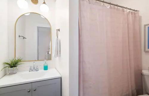 Newly Renovated - Professionally Designed - 2 BR - Foto 34