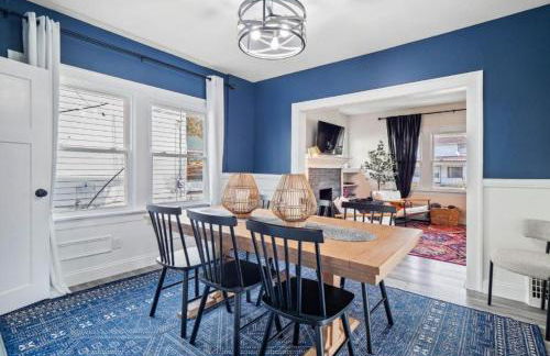 Spacious 4 Bedroom Sleeps 10 with Sauna and Hot Tub - Foto 1