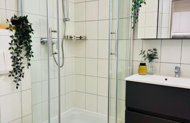 Black&Yellow Apartment Bielefeld 24h Check in WLAN Parkplatz ÖPNV - Foto 9