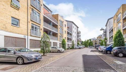 Town Centre Apartment in Gated Complex - Foto 1