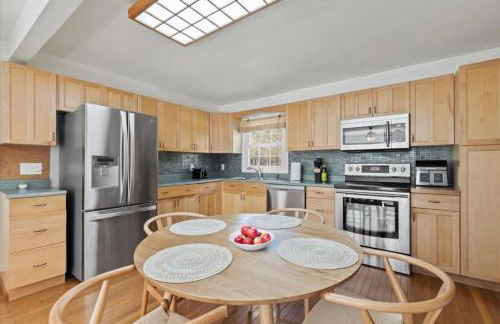 Cozy Home with Game Room and Fire Pit - Foto 4