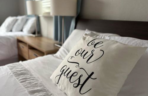 Cozy Sunfilled House with Deck Patio Garden - Foto 12