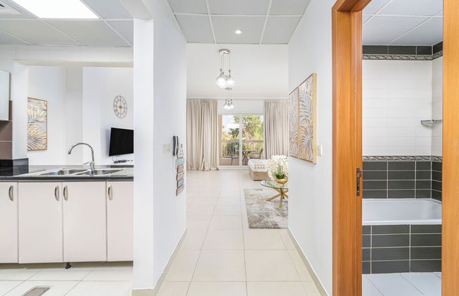 Marco Polo - Spacious Studio Lush View - Photo 18