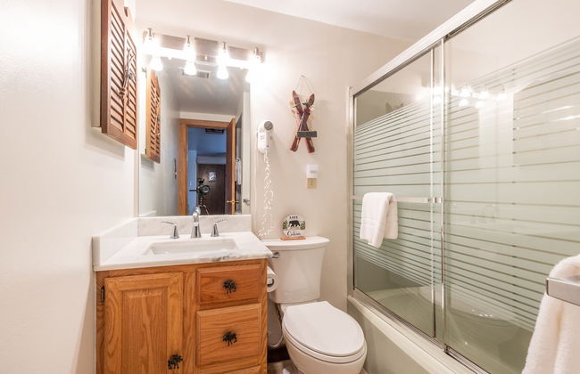 Cozy Seven Springs 1 Bedroom Deluxe Condo with Private Deck by RedAwning - Save 10% on 3 Nights, 15% on 5 Nights! - Foto 9