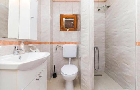 6 Bedroom Lovely Home In Ceranje Gornje - Foto 30