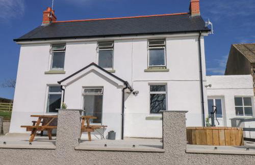 Llanwern Farm - Photo 1