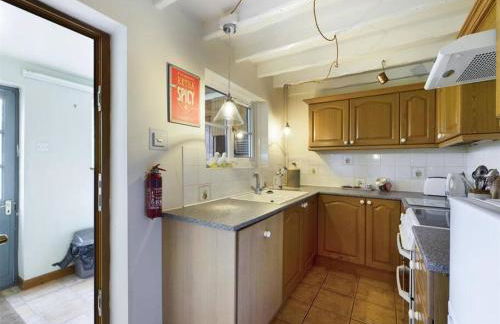 Two Bedroom Cottage (rural setting with good Access links) - Photo 9