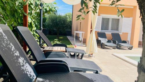 Boutique Apartment with Private Heated Pool - Foto 2, sunbed, Shower