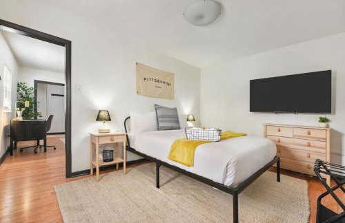 HostWise Stays - The Butler - Prime 1BR Butler St Apt, across from Umami - Foto 17