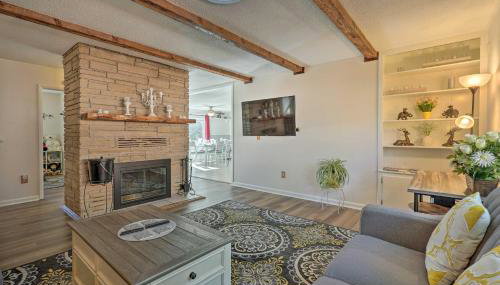 Peaceful Getaway with Private Hot Tub and Mtn Views! - Foto 5